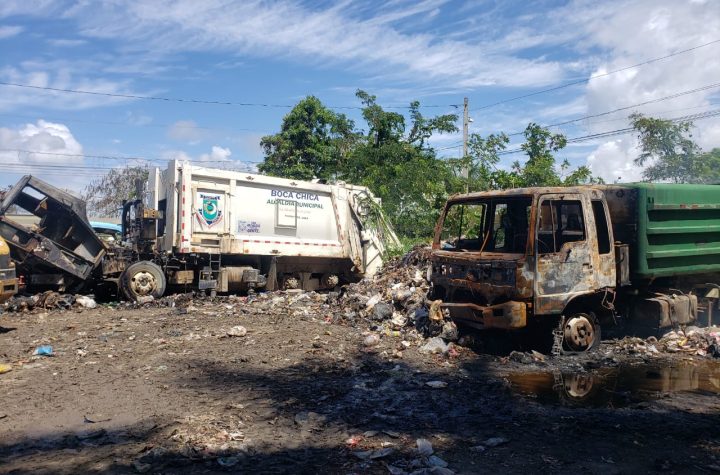 Incendian camiones compactadores del Ayuntamiento de Boca Chica