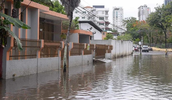 Siguen las lluvias por vaguada; siete provincias continúan en alerta