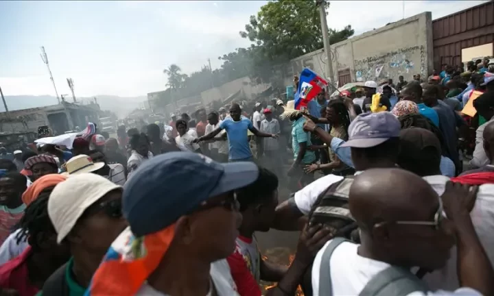 Migrantes haitianos protestan en Ciudad de México para exigir permisos de trabajo