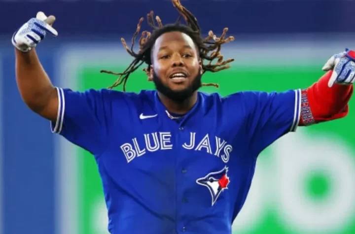 Vladimir Guerrero Jr. remolca dos carreras y Azulejos barren su serie ante los Bravos