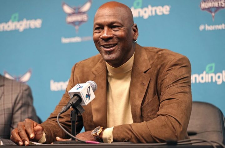 Michael Jordan vende la mayoría de sus acciones en los Hornets