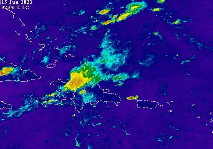 Día caluroso con algunas lluvias por efectos de vaguada