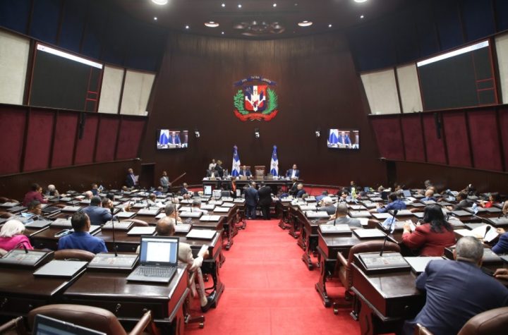 Diputados socializan sobre proyecto de alquileres con el Banco Agrícola y constructores