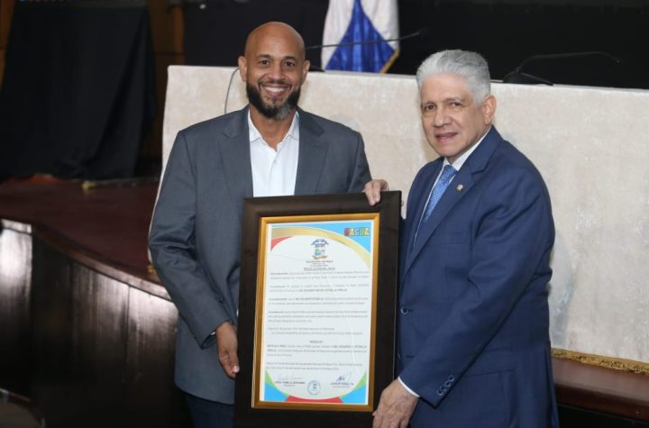 Declaran a Eduardo Estrella como Huésped Distinguido en Nagua