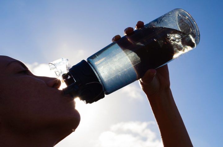 Salud Pública exhorta beber suficientes líquidos para combatir ola de calor que afecta el país