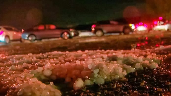 Fuerte tormenta de granizo deja casi 100 heridos durante concierto en EEUU