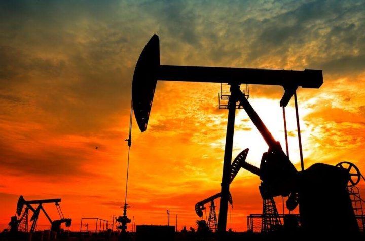 Petróleo de Texas cierra con bajada del 0,15 % y termina la semana a menos de 70 dólares