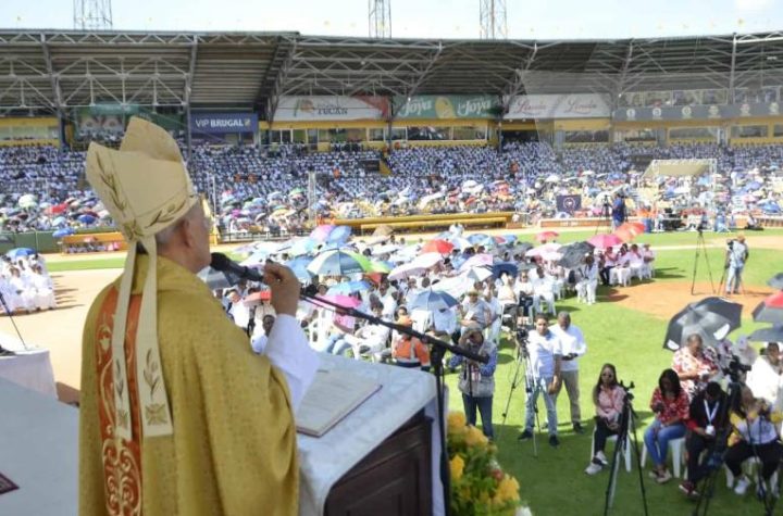 Monseñor Bretón: “Vivimos en una sociedad que está descalabrada”