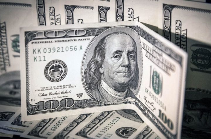 El dólar roza para la venta los 55.58 pesos dominicanos