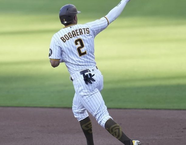 Los bates de Bogaerts y Tatis Jr. derriban a los Angelinos en el triunfo de los Padres