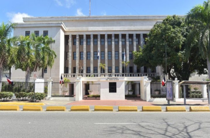 Minerd desvincula a cuatro personas que ejercían como docentes con títulos falsos