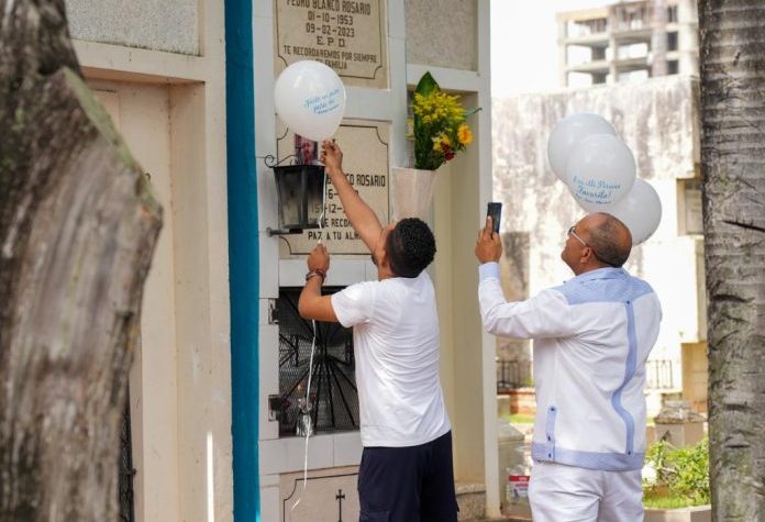 Pocos ciudadanos visitan el Cementerio Nacional por el Día de los Padres