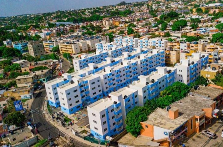 Gobierno entrega los primeros 200 apartamentos en la cañada de Guajimía