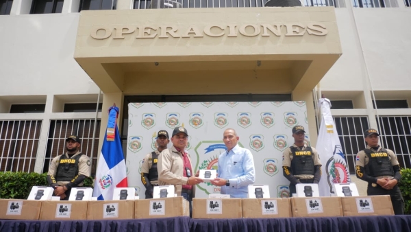 Incorporan 200 cámaras corporales para agentes de la DNCD