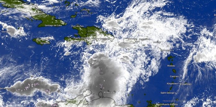 Tormenta tropical Franklin mantiene su intensidad y se mueve a 6 kilómetros por hora