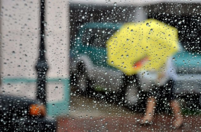 ¡Paraguas en mano! Vaguada provocara aguaceros dispersos para este viernes