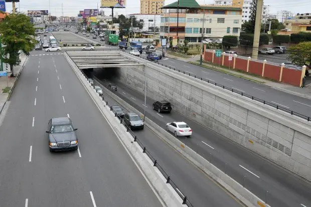 MOPC anunció que llevará a cabo cierres temporales de varios pasos a desnivel, incluyendo puentes, en el área metropolitana de Santo Domingo para llevar a cabo labores de mantenimiento.