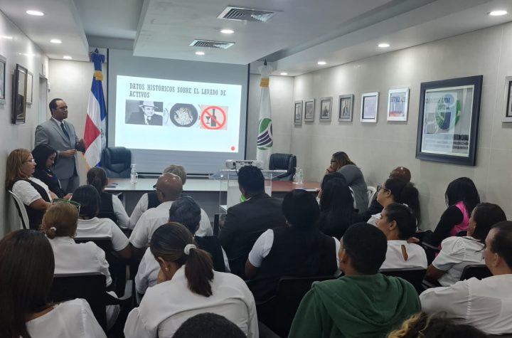 Abogado Enmanuel Acosta Perez imparte charla sobre Prevención de Lavado de Activos y Extinción de Dominio a empleados de ProConsumidor