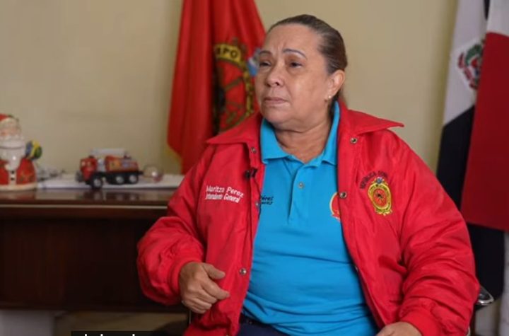 Entre lágrimas, mujer bombera narra cómo alcalde de San Pedro la pensionó, pero sin recibir salario