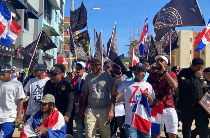 Marchan en Santiago reclamando saquen haitianos indocumentados del país