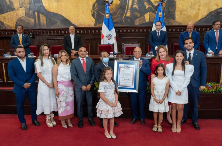 Cámara de Diputados reconoce aportes, honestidad y trayectoria del veterano dirigente político Vicente Sánchez Baret