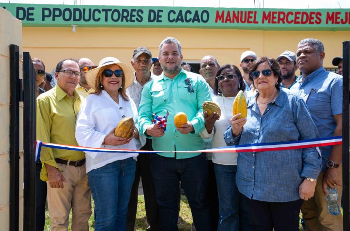 Inaugura centro de Acopio de cacao en el Seibo, Hecmilio Galván asegura Plan del FEDA busca aprovechar buenos precios del cacao