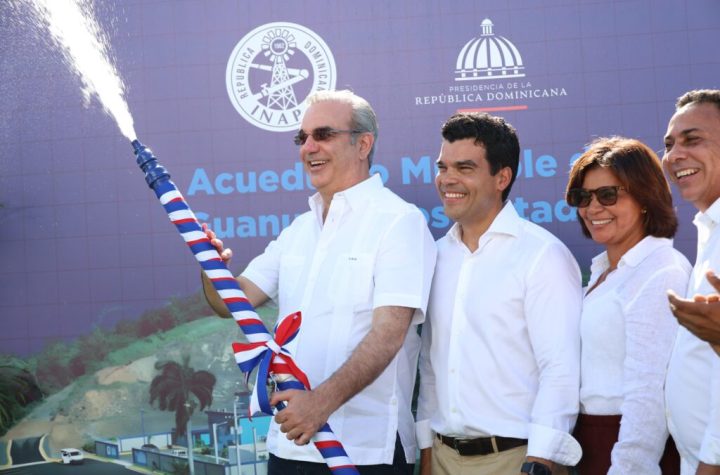 Presidente Luis Abinader y Wellington Arnaud, director del INAPA, inauguran Acueducto Múltiple Guanuma-Los Botados, provincia Monte Plata