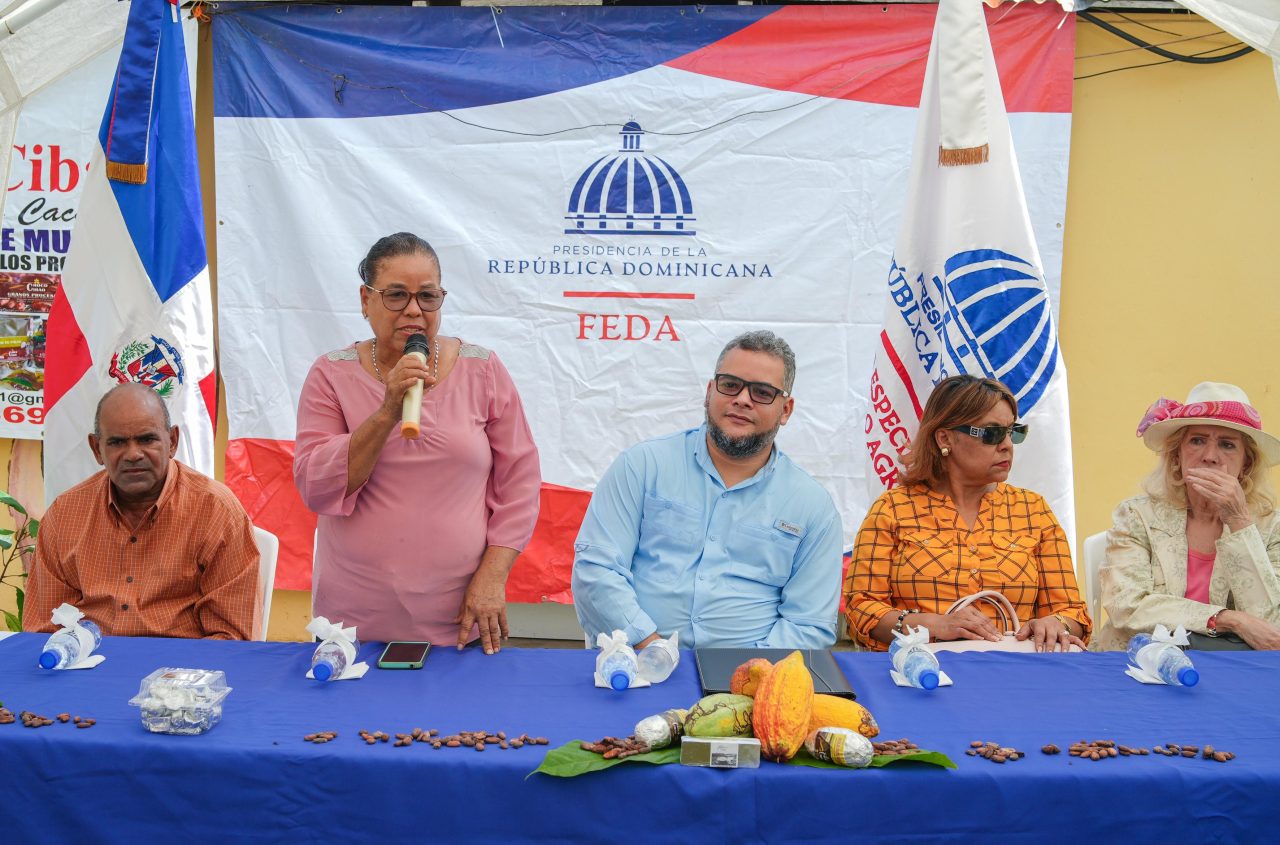 FEDA entrega maquinarias para impulsar chocolatería en la Provincia Duarte