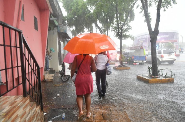 Feriado con agua: lluvias se incrementaron durante madrugada y se esperan más